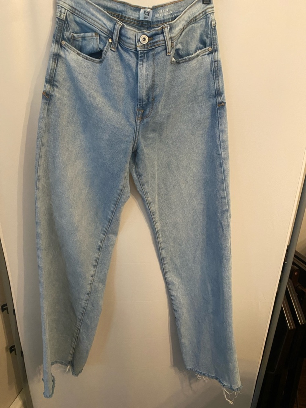 High waisted light wash jean